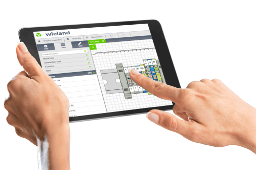 Tablet mit selos PLAN: Benutzer konfiguriert Klemmleiste per Touch im Online-Tool
