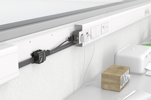 Sistemi di installazione elettronica per il cablaggio di un canale parapetto
